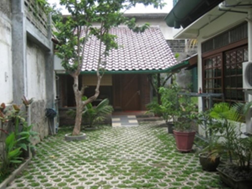 Peye Guesthouse Malang Exterior foto