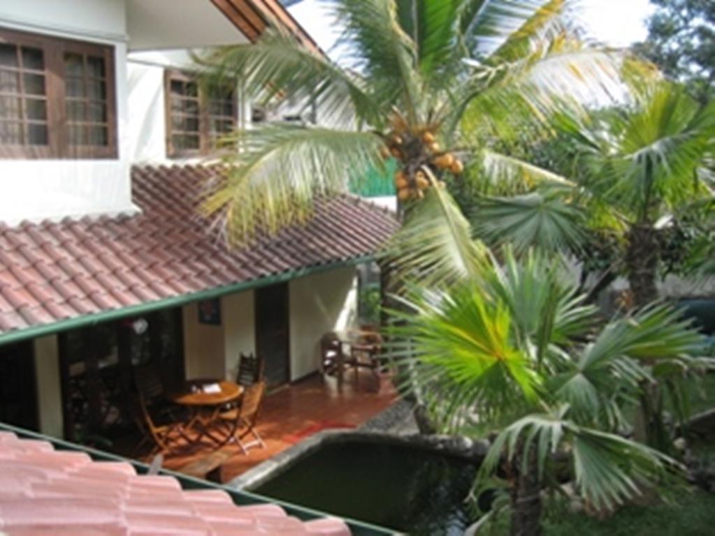 Peye Guesthouse Malang Exterior foto