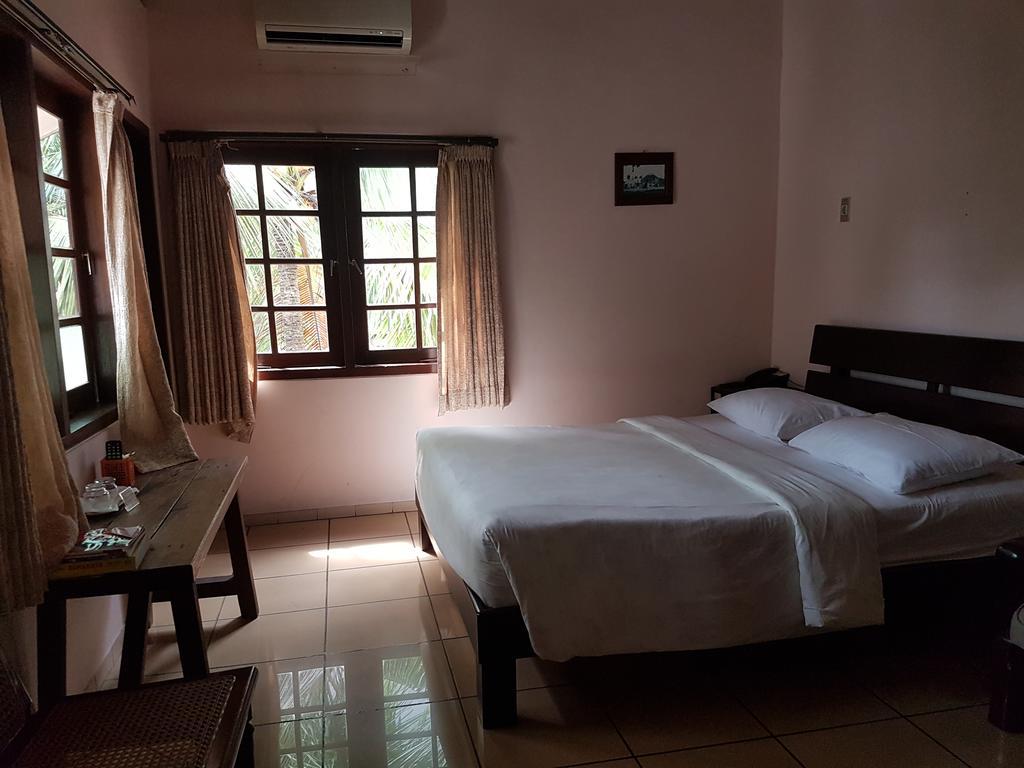 Peye Guesthouse Malang Exterior foto