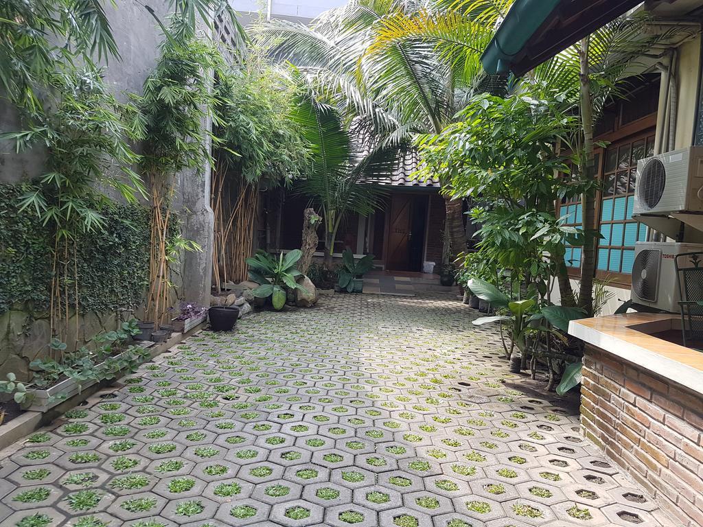 Peye Guesthouse Malang Exterior foto